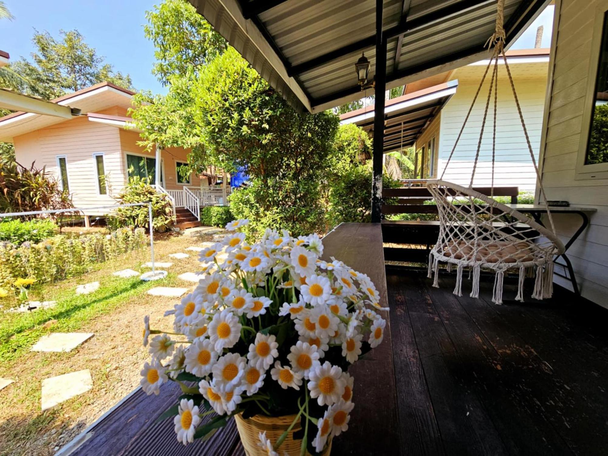 Baan Suan Khun Ta บ้านพักสวนคุณตา Ко Чанг Экстерьер фото